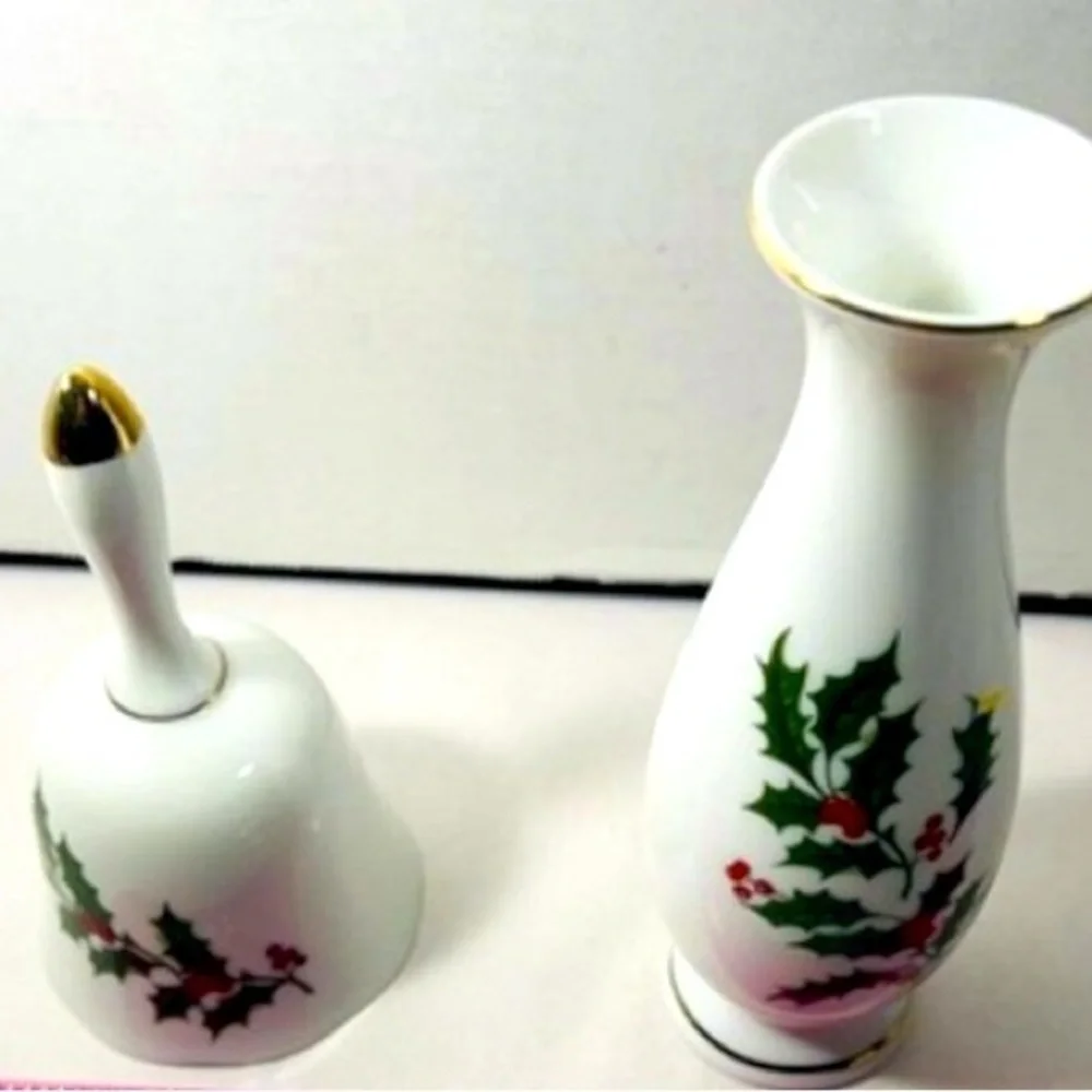 Mogi Japanese Porcelain Christmas Holly Bell And Bud Vase